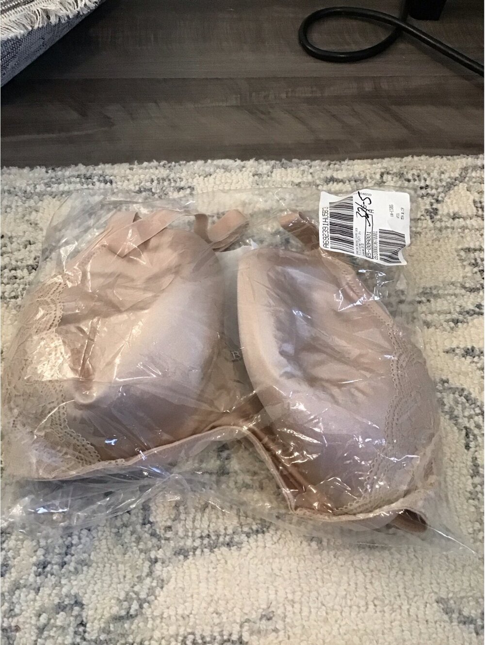Breezies 38 DD, wirefree tshirt bra, natural curves, lace trim